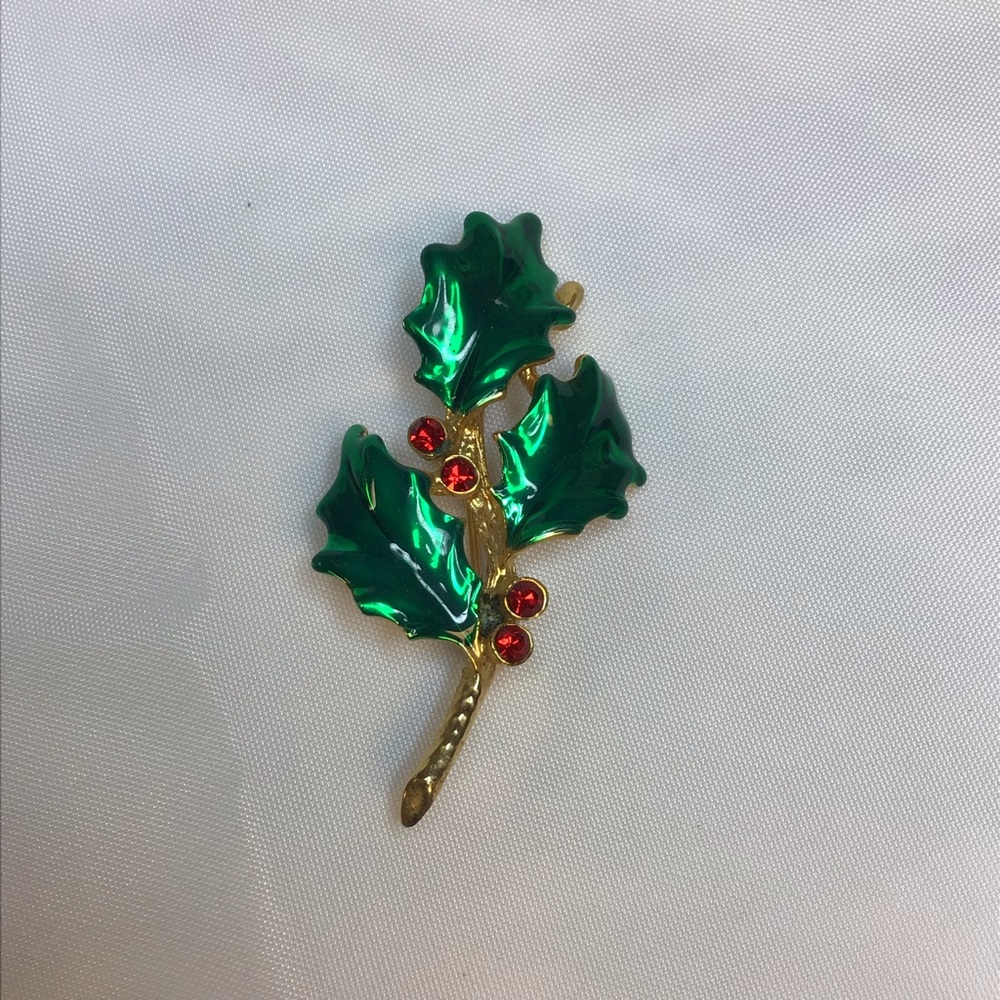 VINTAGE ALI HOLLY CHRISTMAS BROOCH/PIN